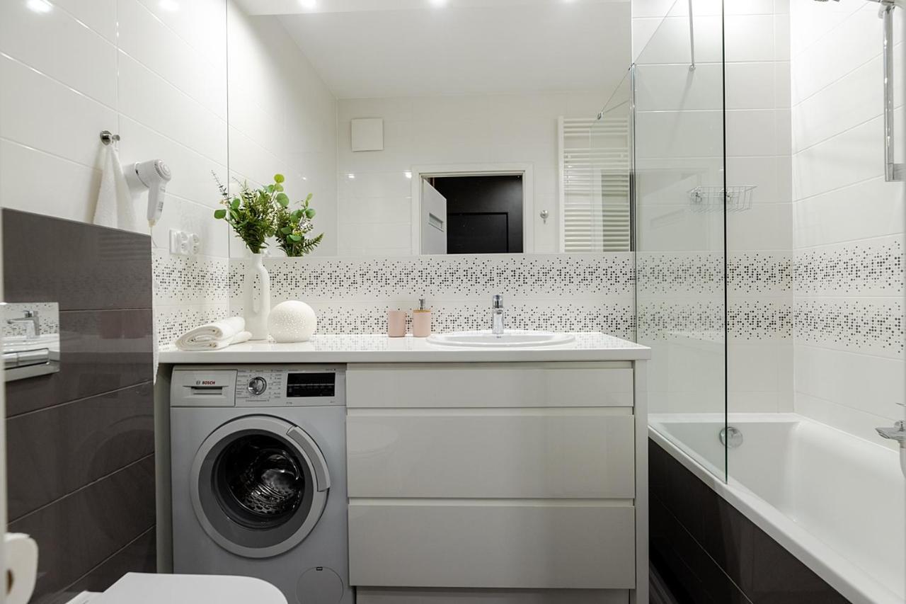 Studio Wola Apartament Kasprzaka - Wifi + Smart Tv Warsaw Exterior photo
